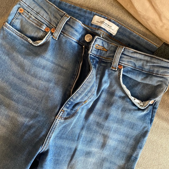ZARA Women Size 8 Jeans! - Picture 4 of 6